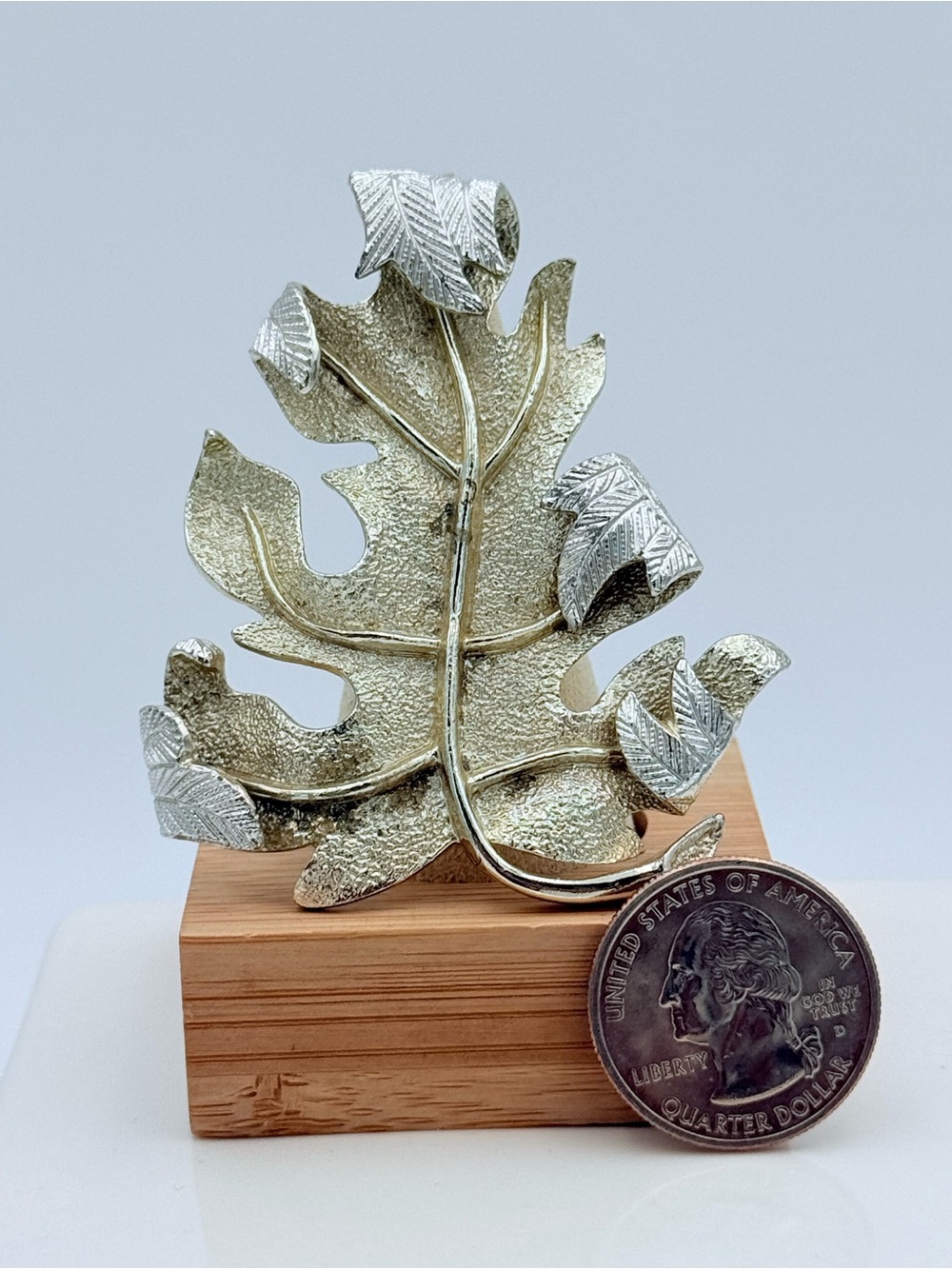 Vintage Sarah Coventry 1962 Windfall Oak Leaf Gold Tone Brooch - Stamped